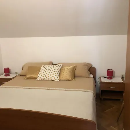 Pupa Milna (Brac)