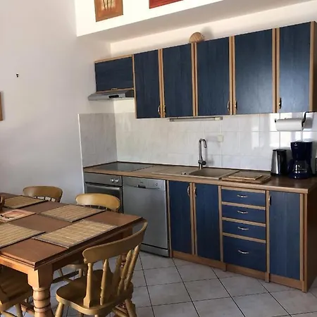 Pupa Milna (Brac)