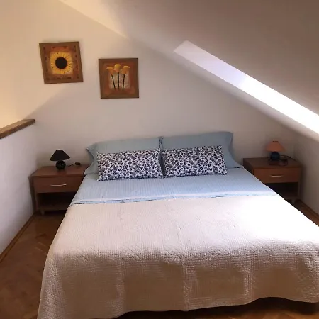 Pupa * Milna (Brac)