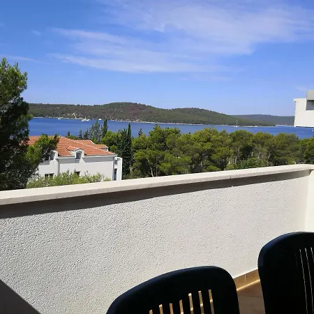 Pupa * Milna (Brac)